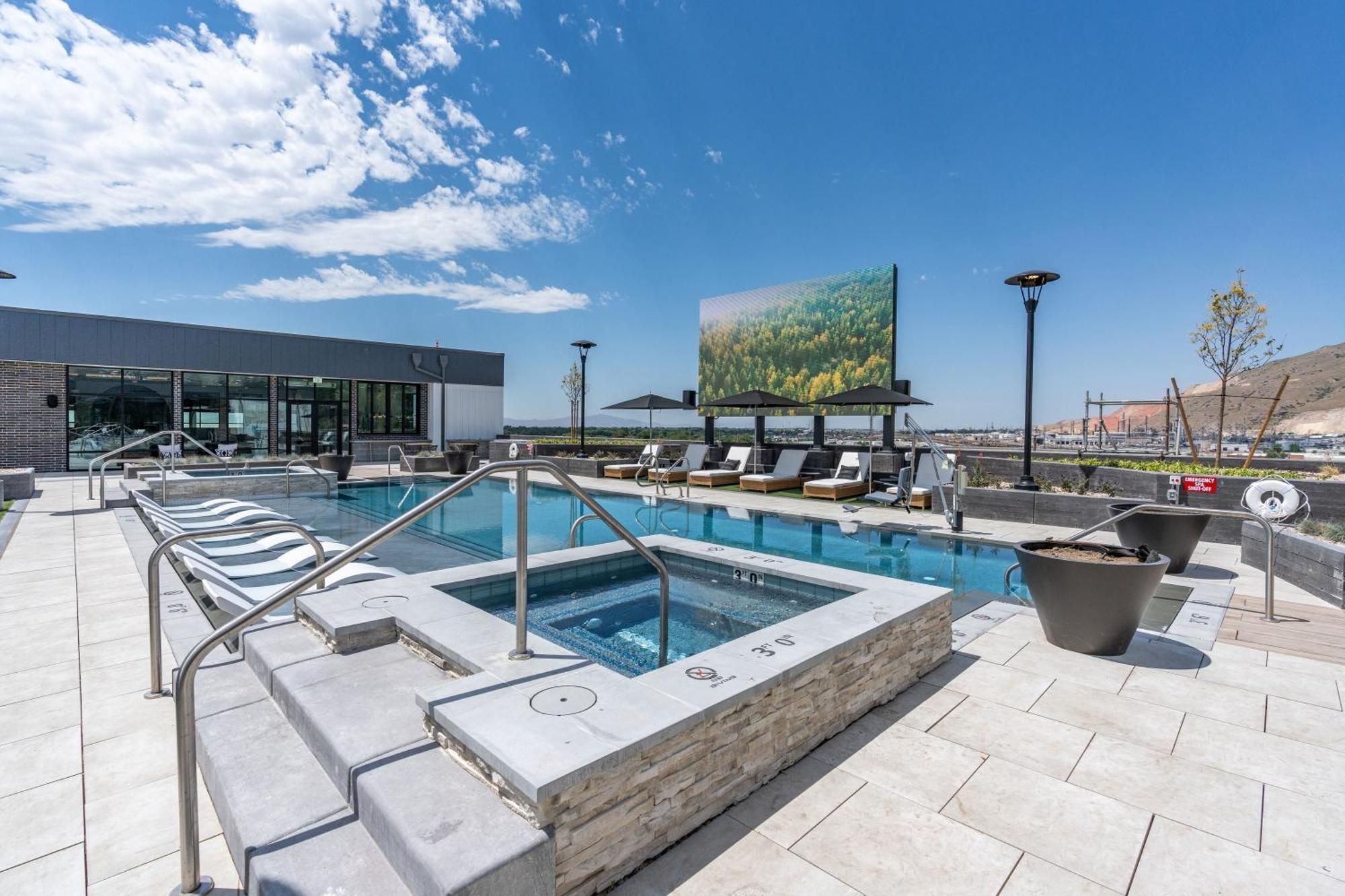 Outstanding Amenities-New Complex- Downtown Luxury Apartment Salt Lake City Exterior photo